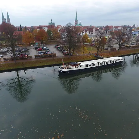 Ms Marylou Båthotell Lübeck