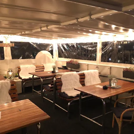 Ms Marylou Båthotell Lübeck
