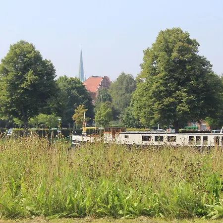 Ms Marylou Båthotell Lübeck